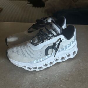 On Cloud Monster - Black and White - 8